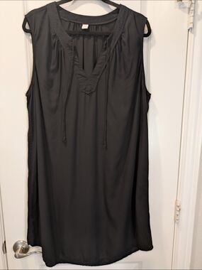 Old Navy XL Black Sleeveless Tunic Blouse Flowy V-Neck Tie Neck Longline Top